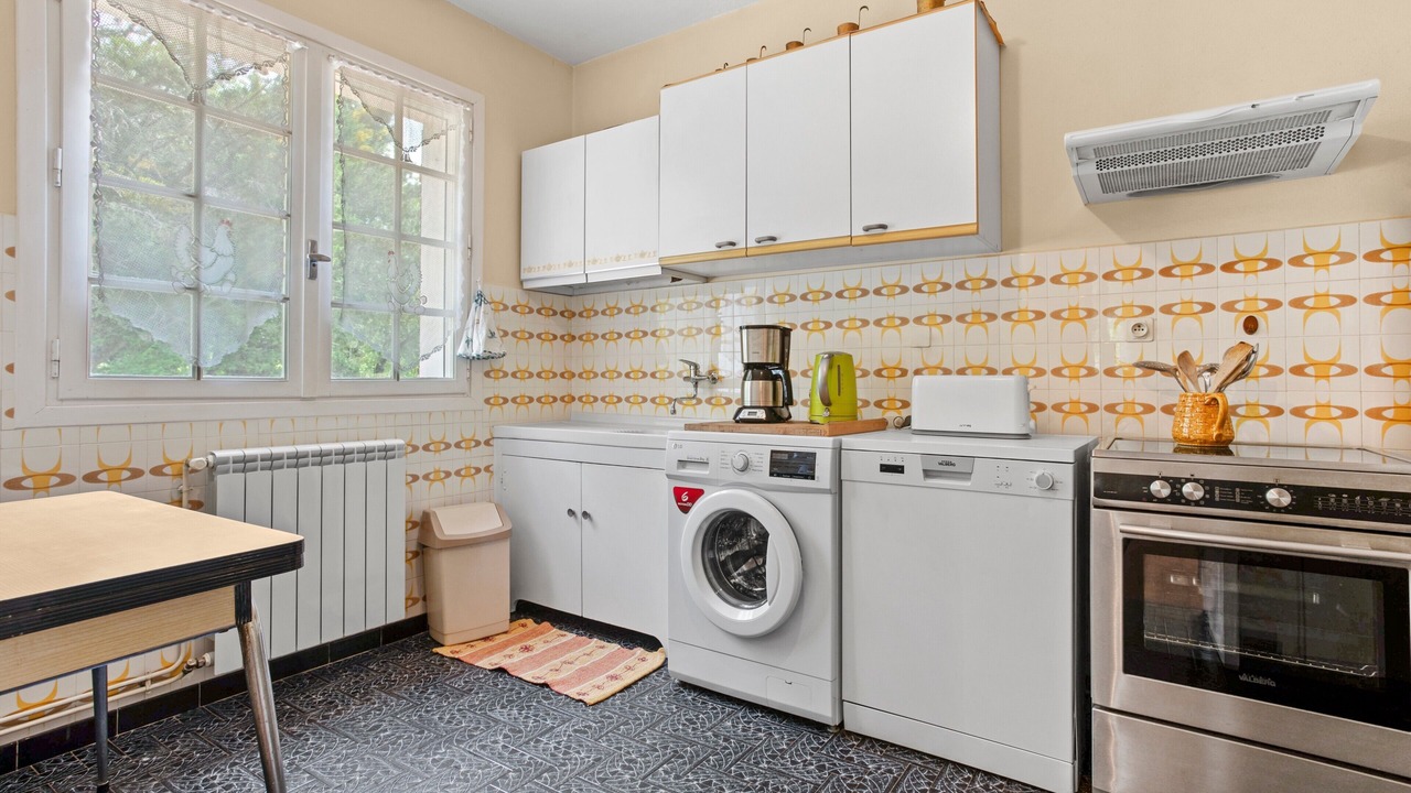 Photo of Kitchen in Meounes-les-Montrieux