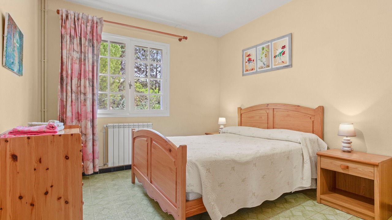 Photo of Bedroom in Meounes-les-Montrieux