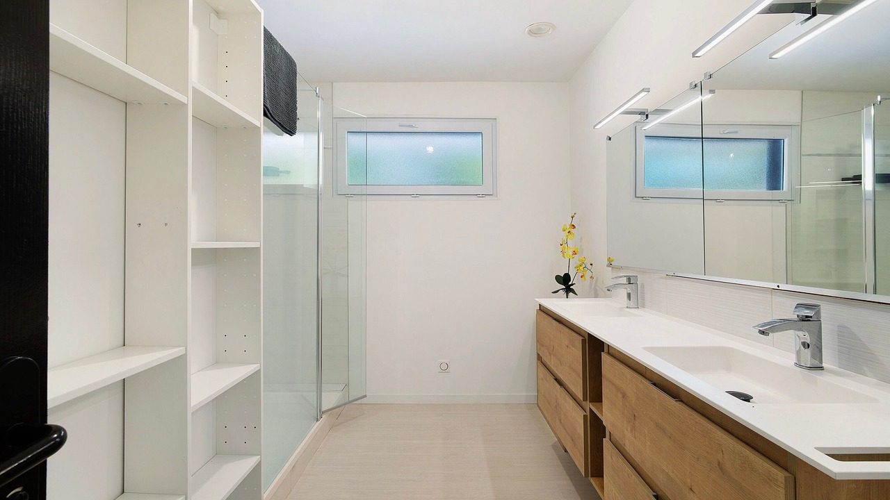 Photo of Bathroom in Saint-Cernin-de-Larche