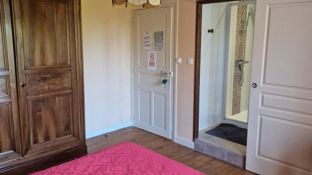 Photo of Bedroom in Reaux
