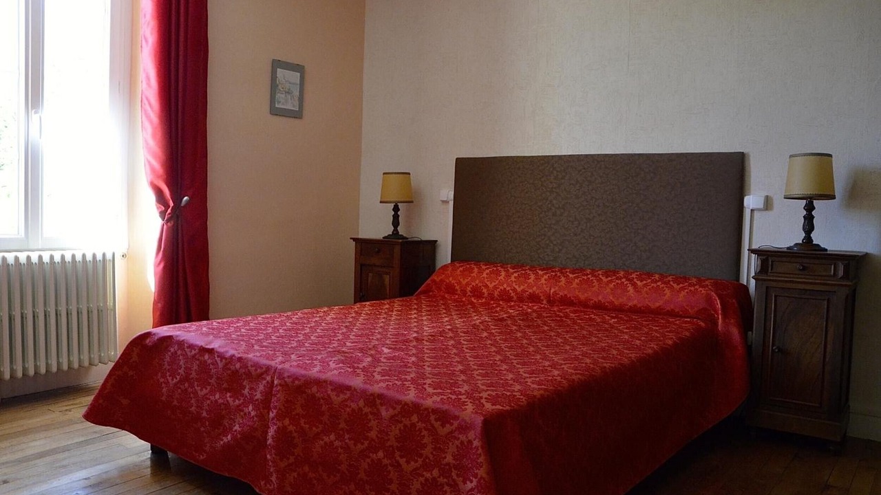 Photo of Bedroom in Reaux
