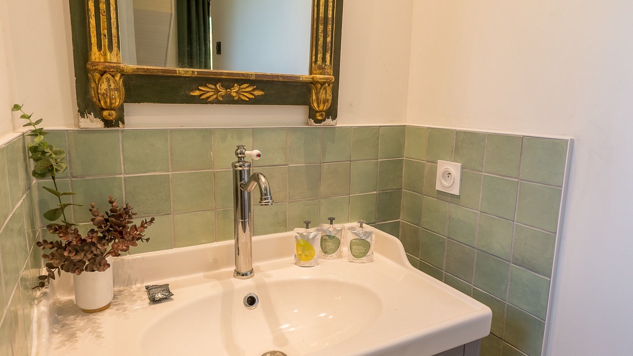 Photo of Bathroom in Chaparon