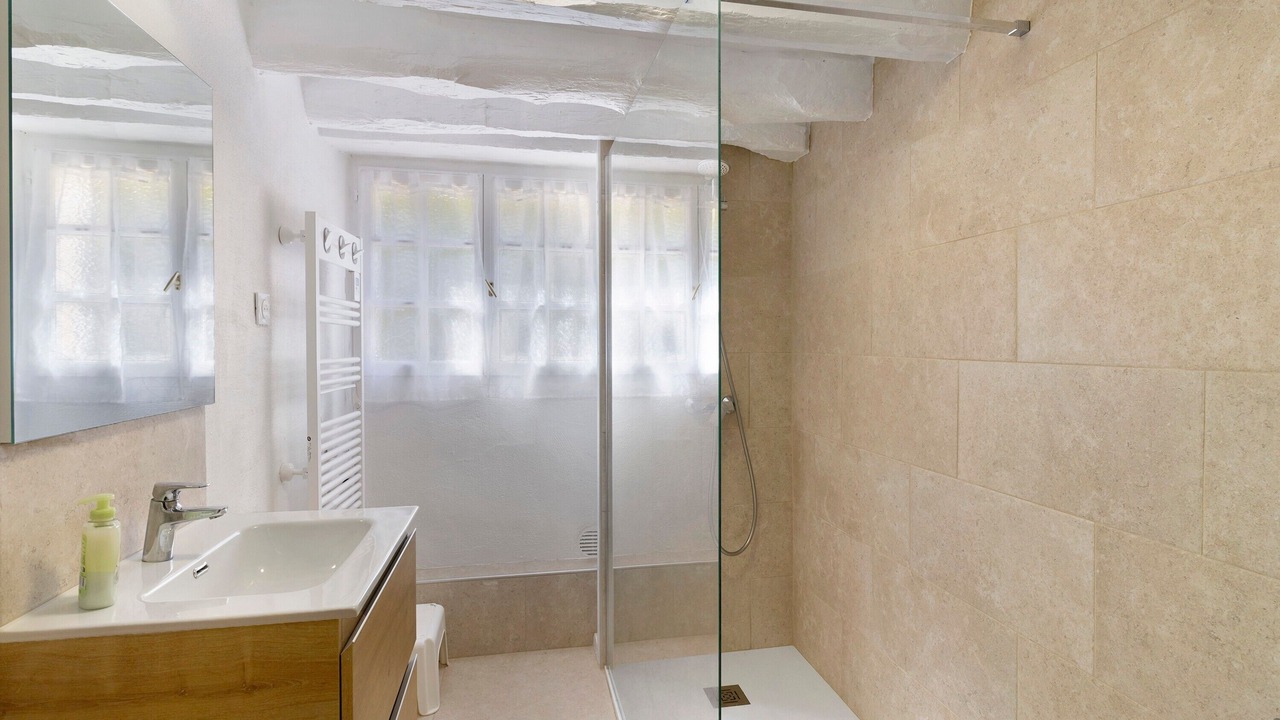 Photo of Bathroom in Jayac