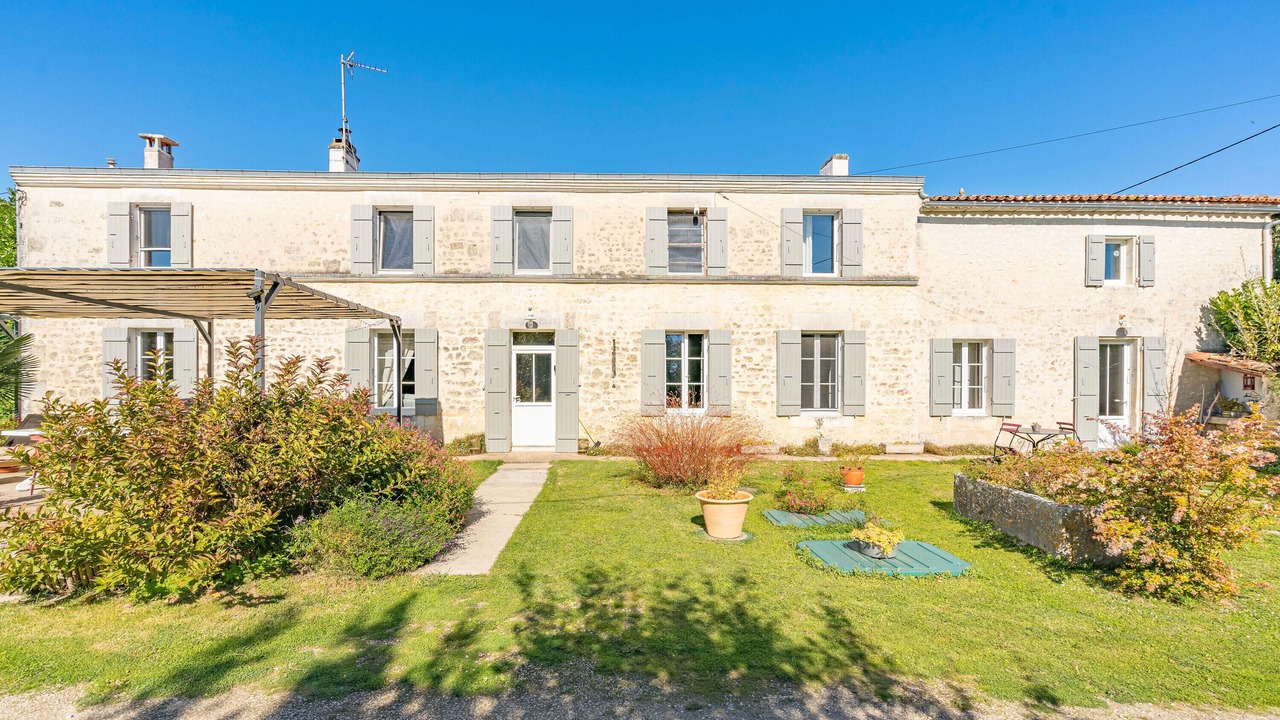 Photo of Outdoor in Saint-Romain-de-Benet