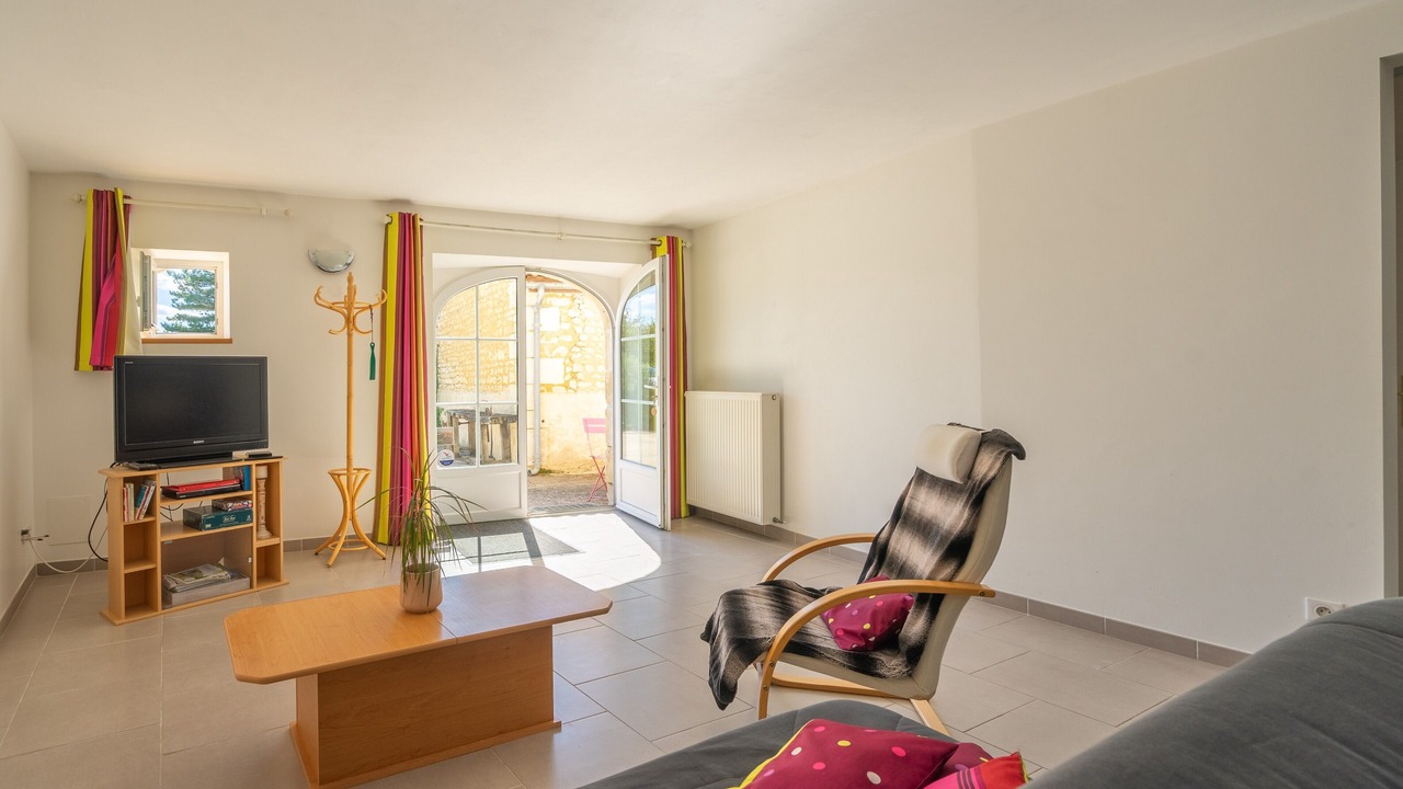 Photo of Livingroom in Allas-Bocage