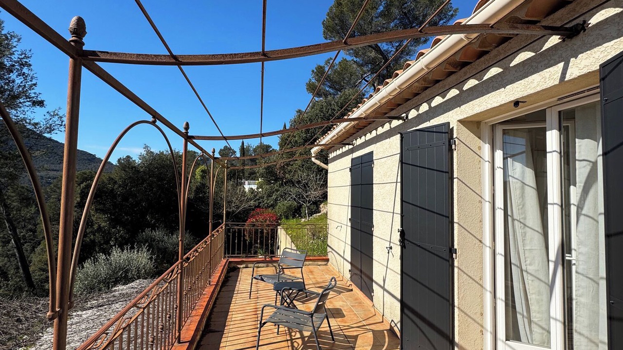 Photo of Patio Balcony in Meounes-les-Montrieux