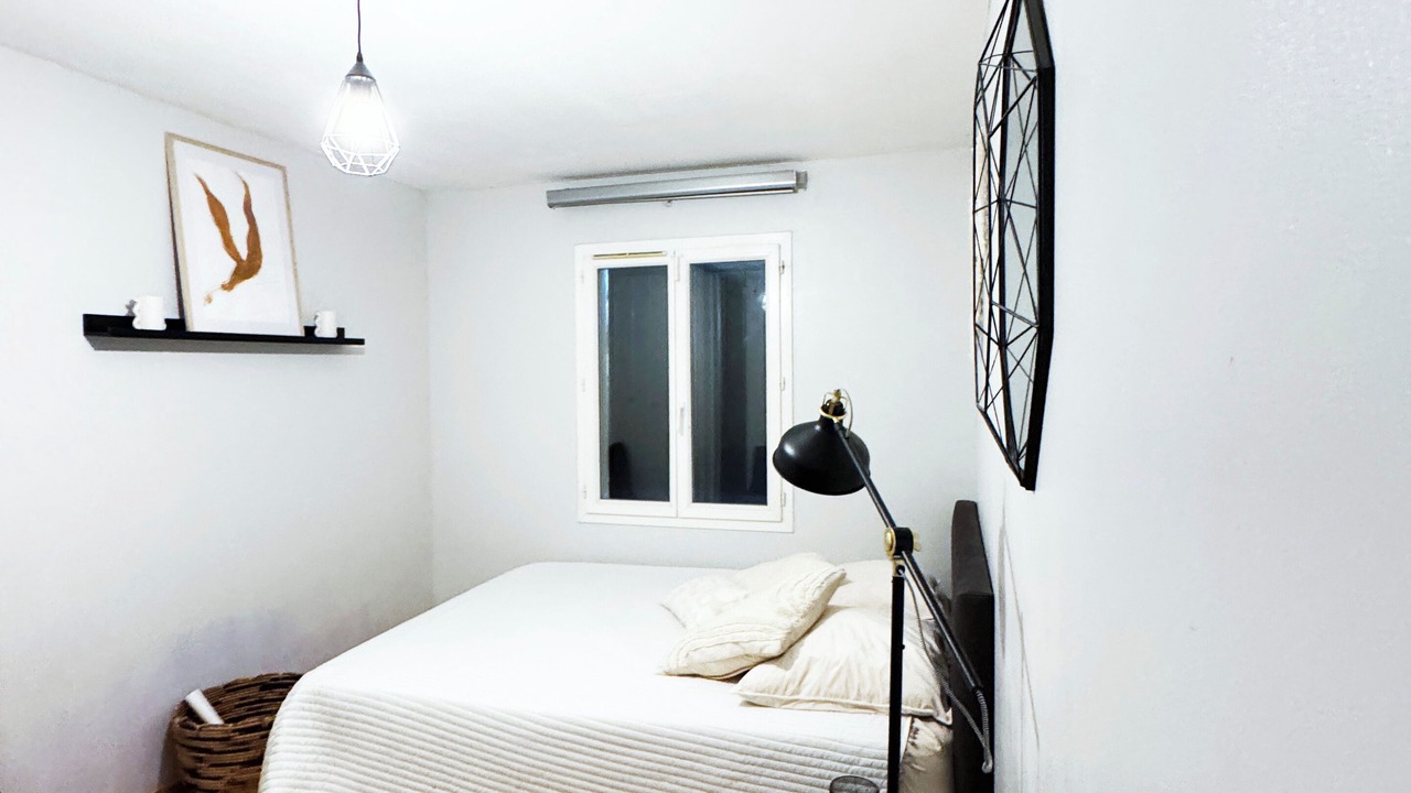 Photo of Bedroom in Meounes-les-Montrieux