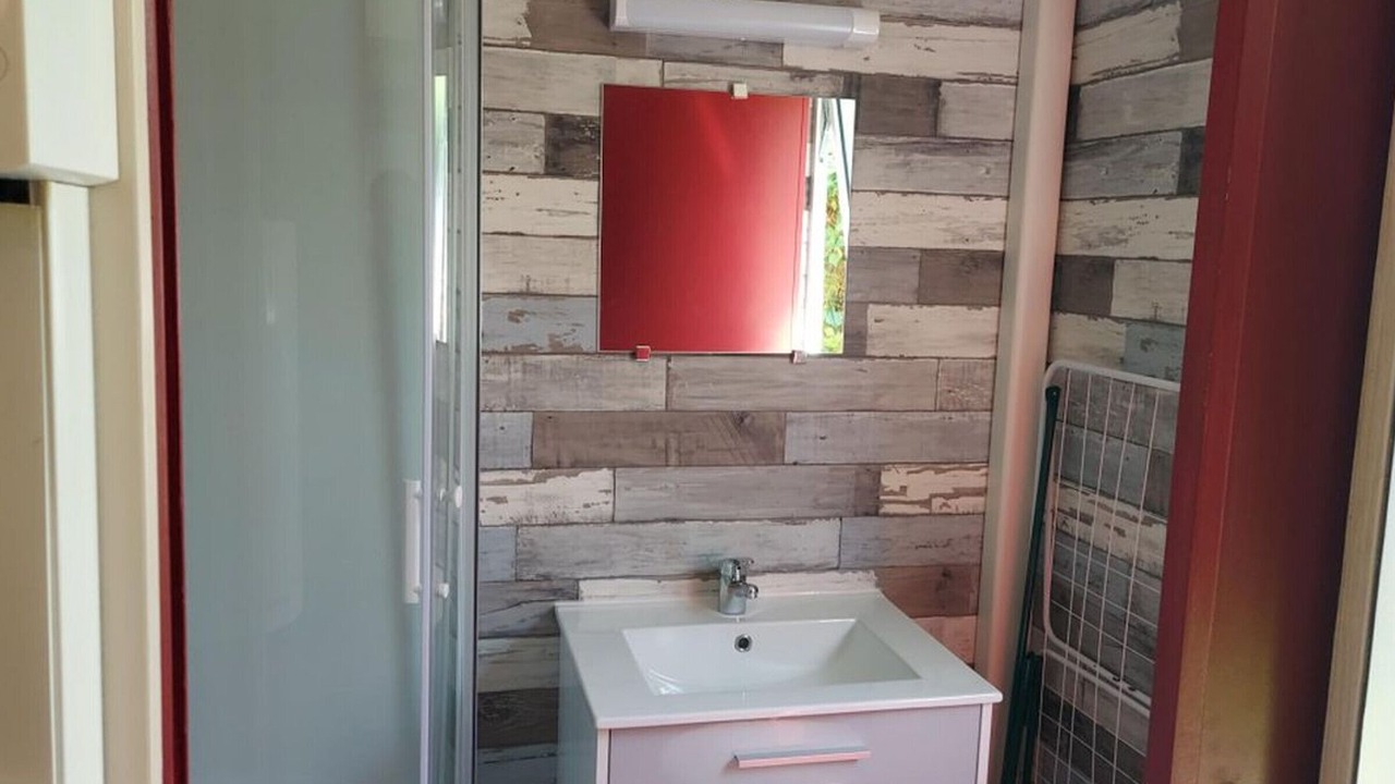 Photo of Bathroom in Sireuil
