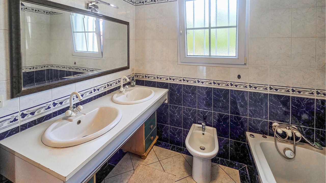 Photo of Bathroom in Sallertaine