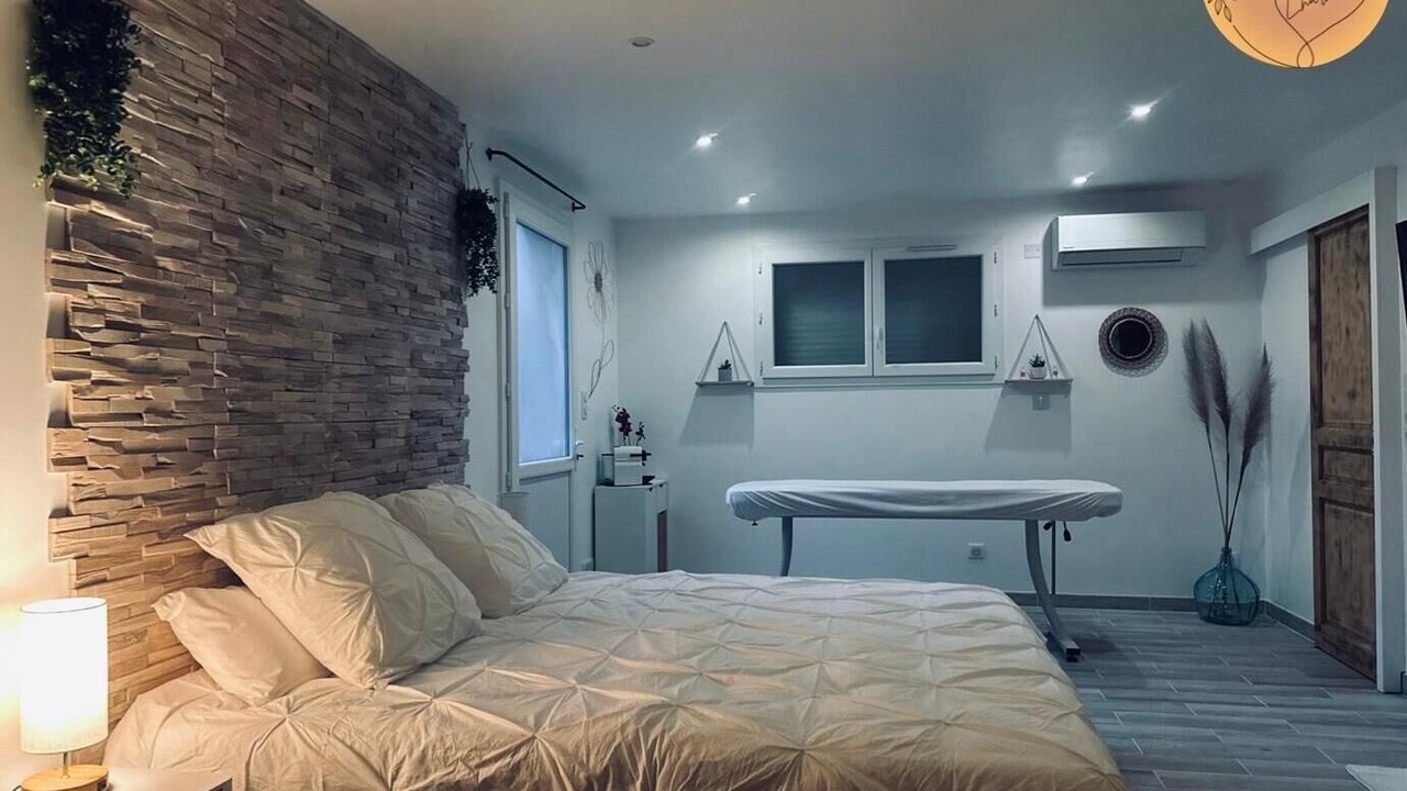 Photo of Bedroom in Meounes-les-Montrieux