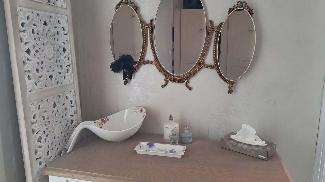 Photo of Bathroom in Folles