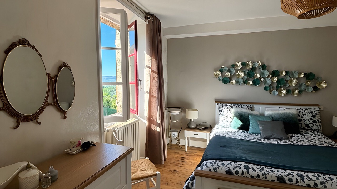 Photo of Bedroom in Folles