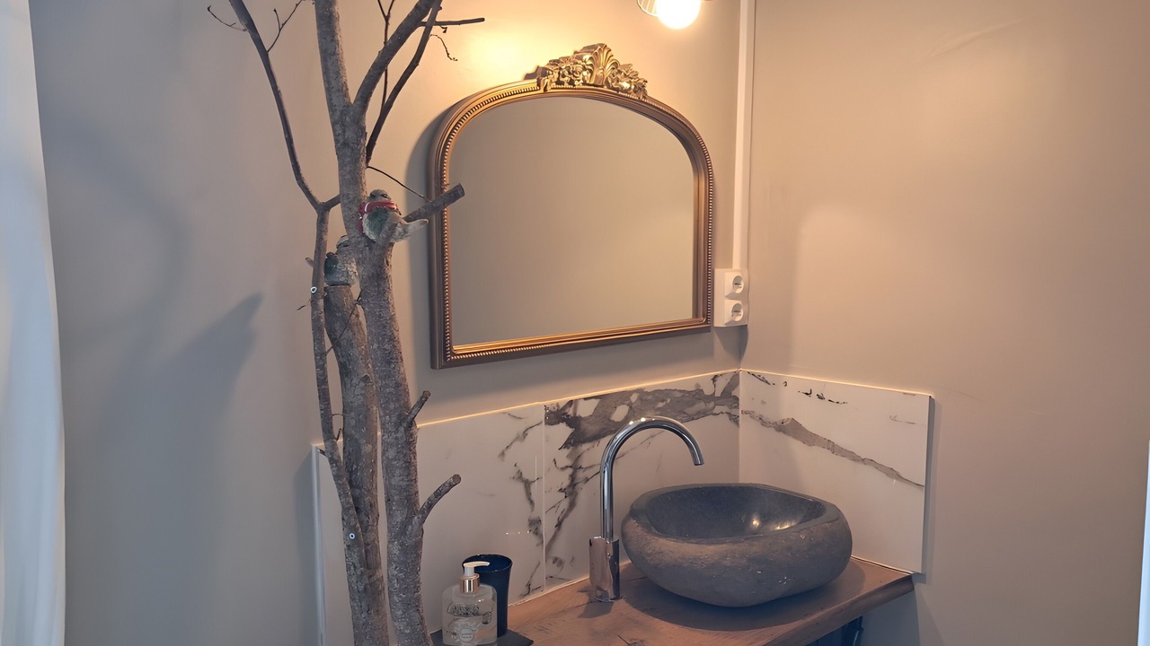 Photo of Bathroom in Folles
