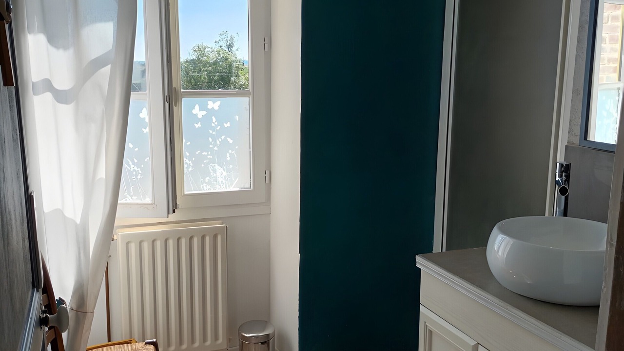 Photo of Bathroom in Folles