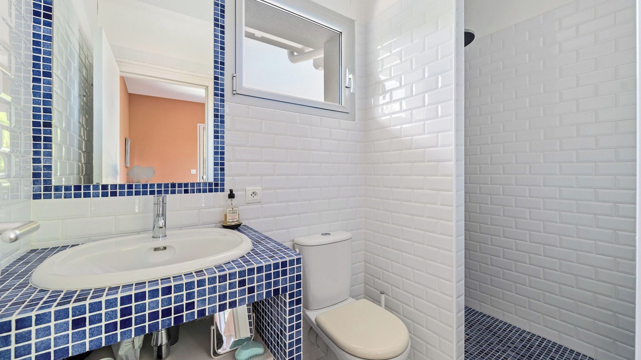 Photo of Bathroom in Lanton
