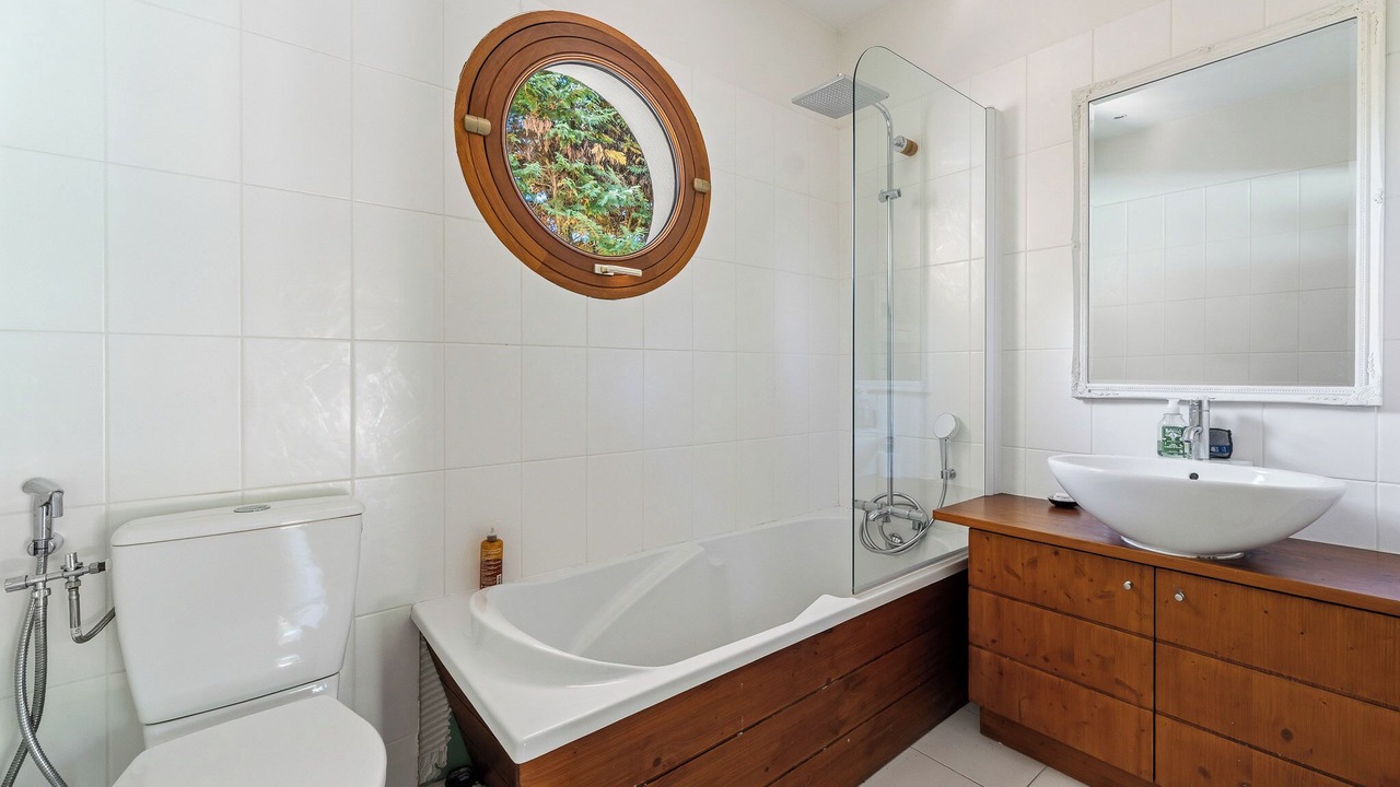 Photo of Bathroom in Lanton