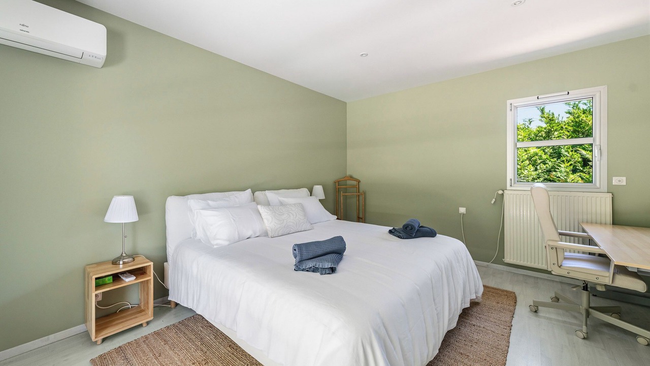 Photo of Bedroom in Lanton