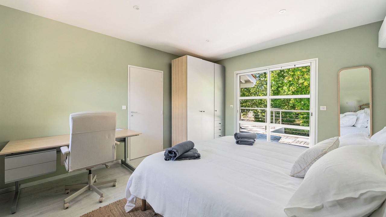 Photo of Bedroom in Lanton