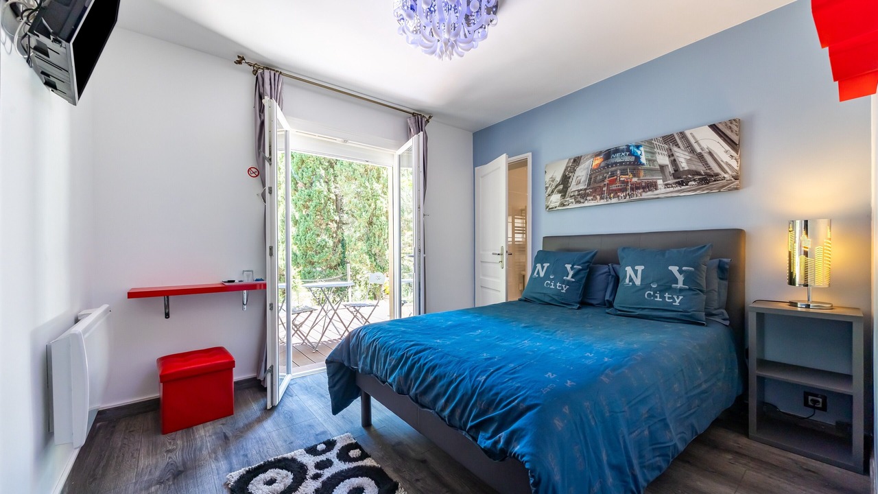 Photo of Bedroom in Lamothe-Montravel