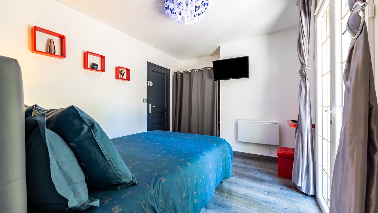 Photo of Bedroom in Lamothe-Montravel