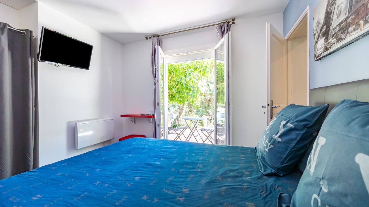 Photo of Bedroom in Lamothe-Montravel