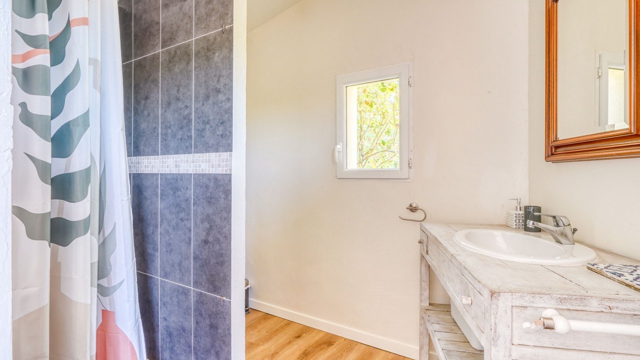 Photo of Bathroom in Gardegan-et-Tourtirac