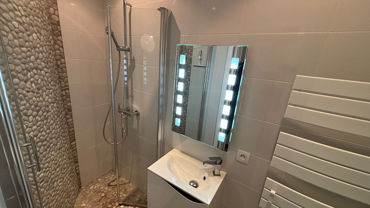 Photo of Bathroom in Lanton