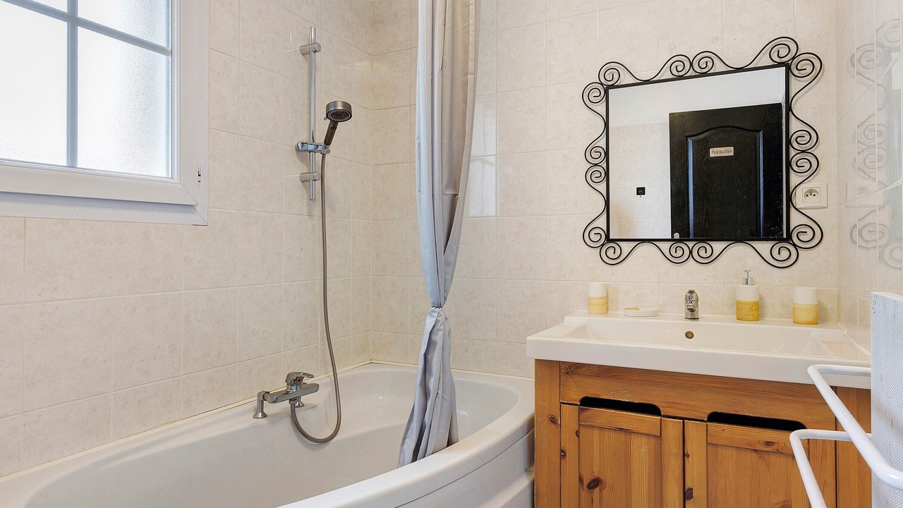 Photo of Bathroom in La Jonchere