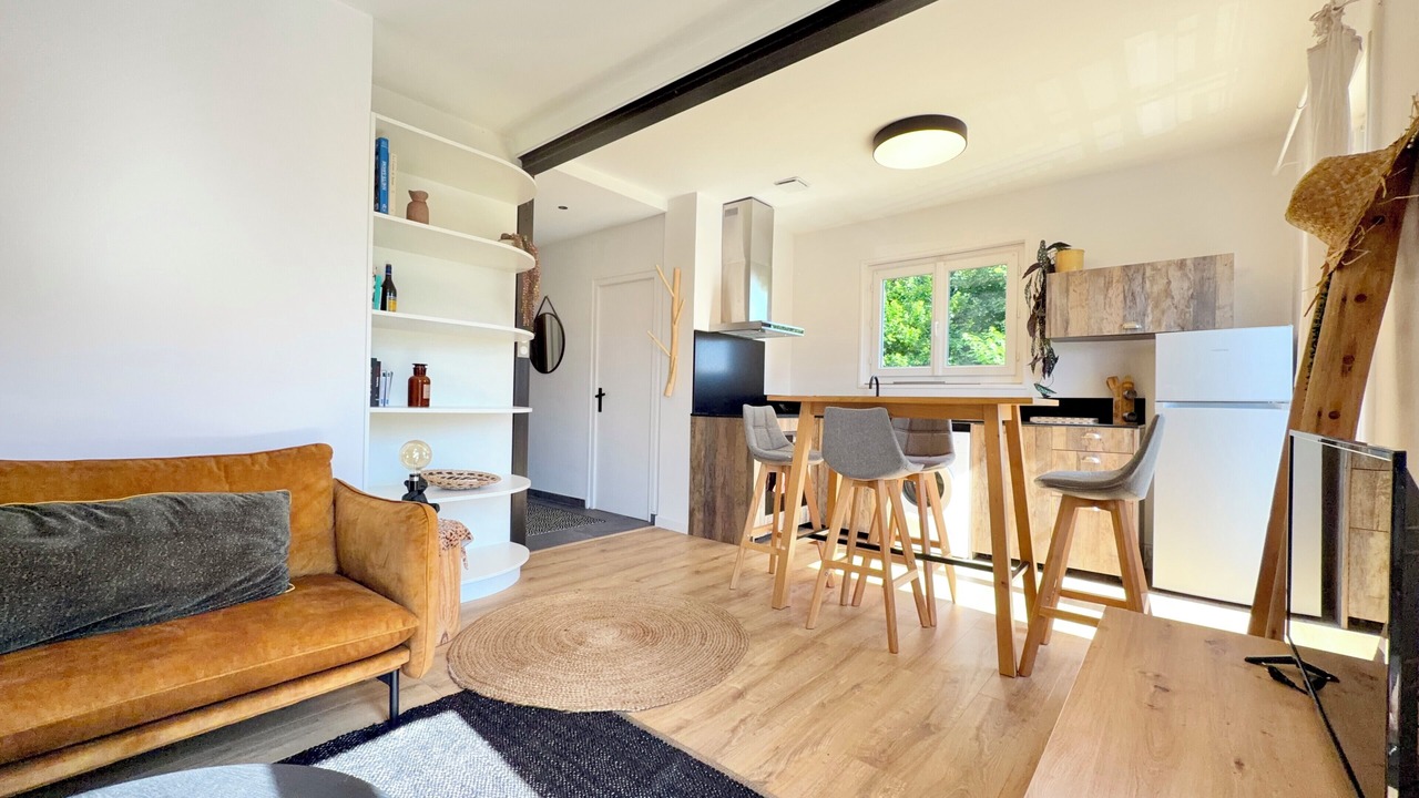 Photo of Livingroom in Bourdeau