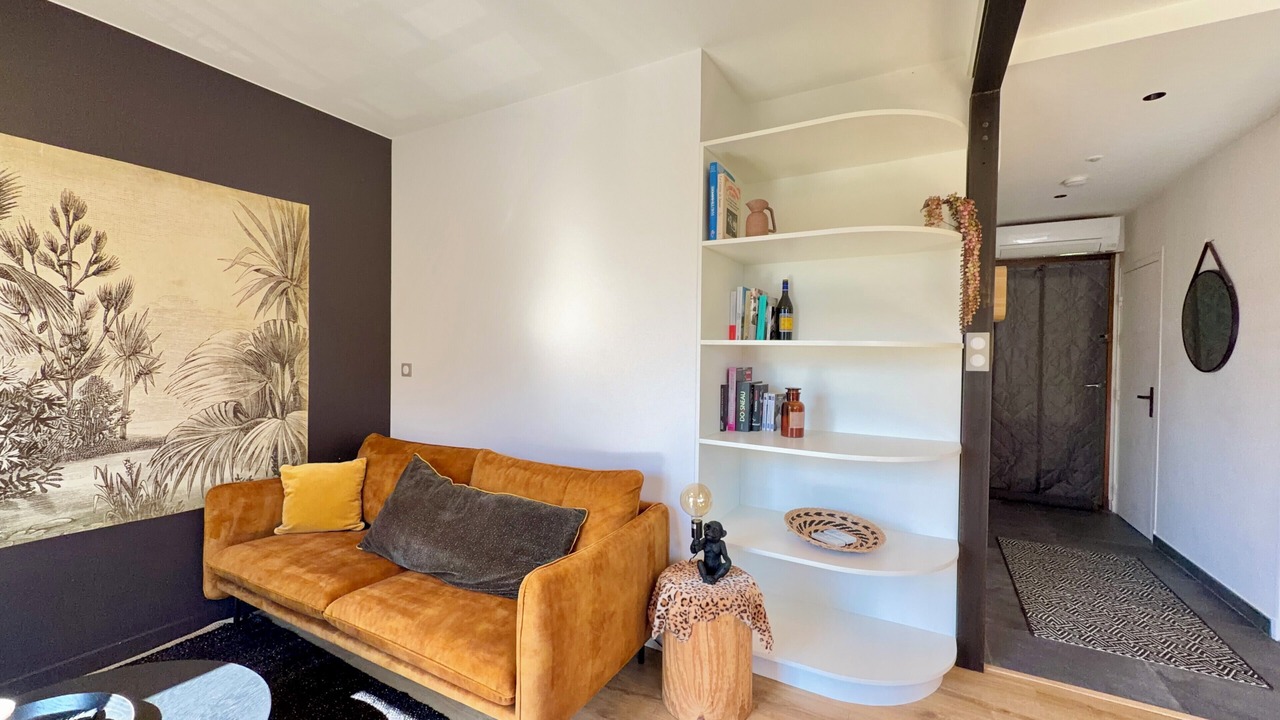 Photo of Livingroom in Bourdeau