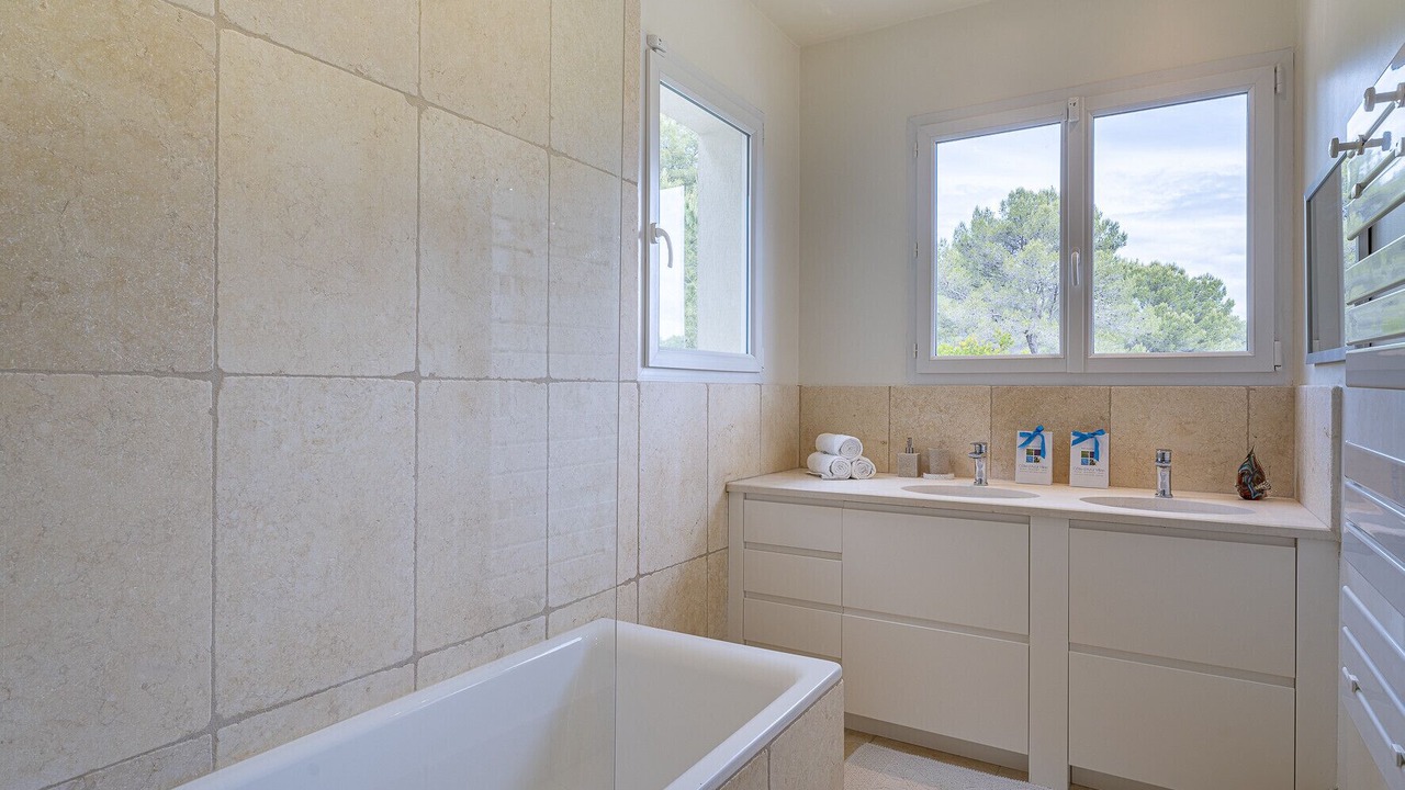 Photo of Bathroom in Biot