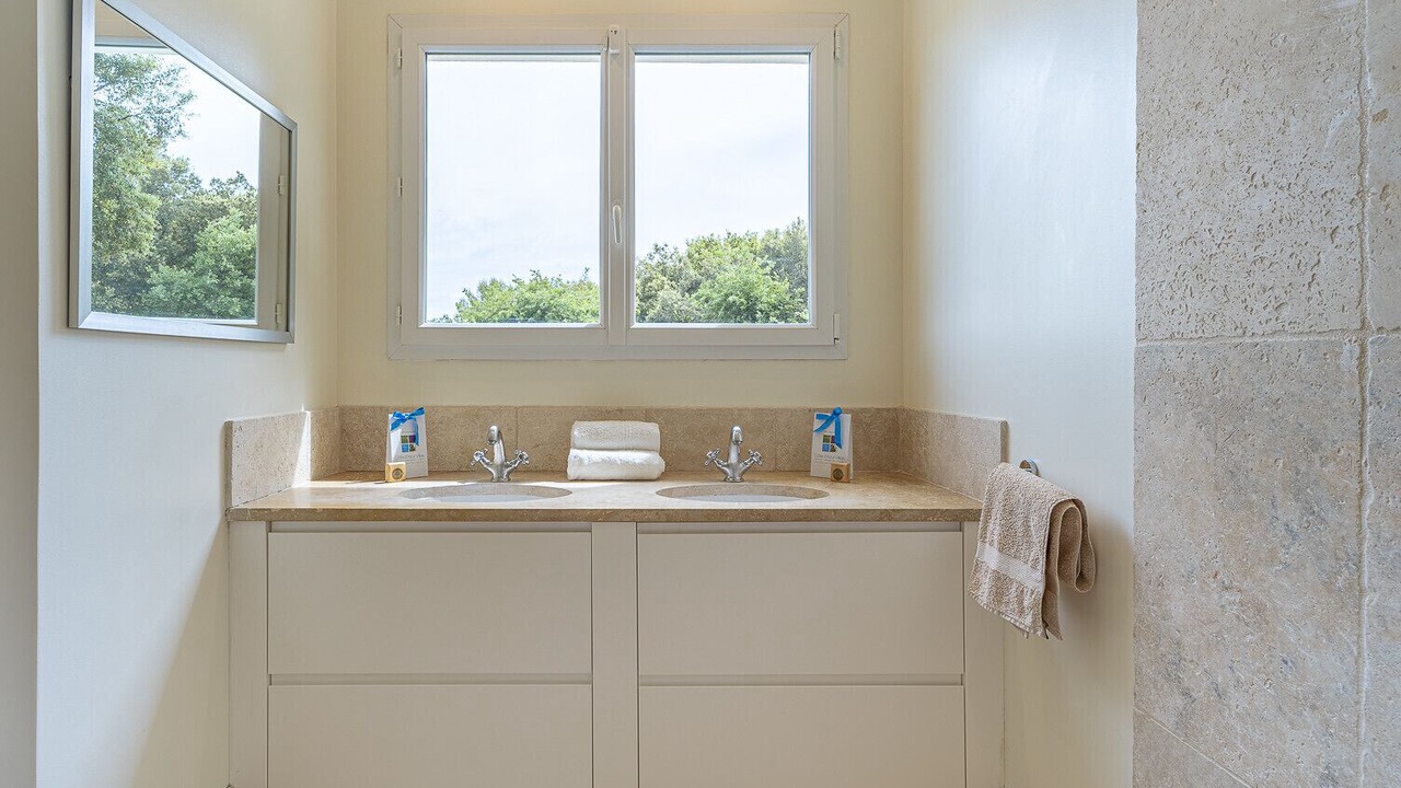 Photo of Bathroom in Biot