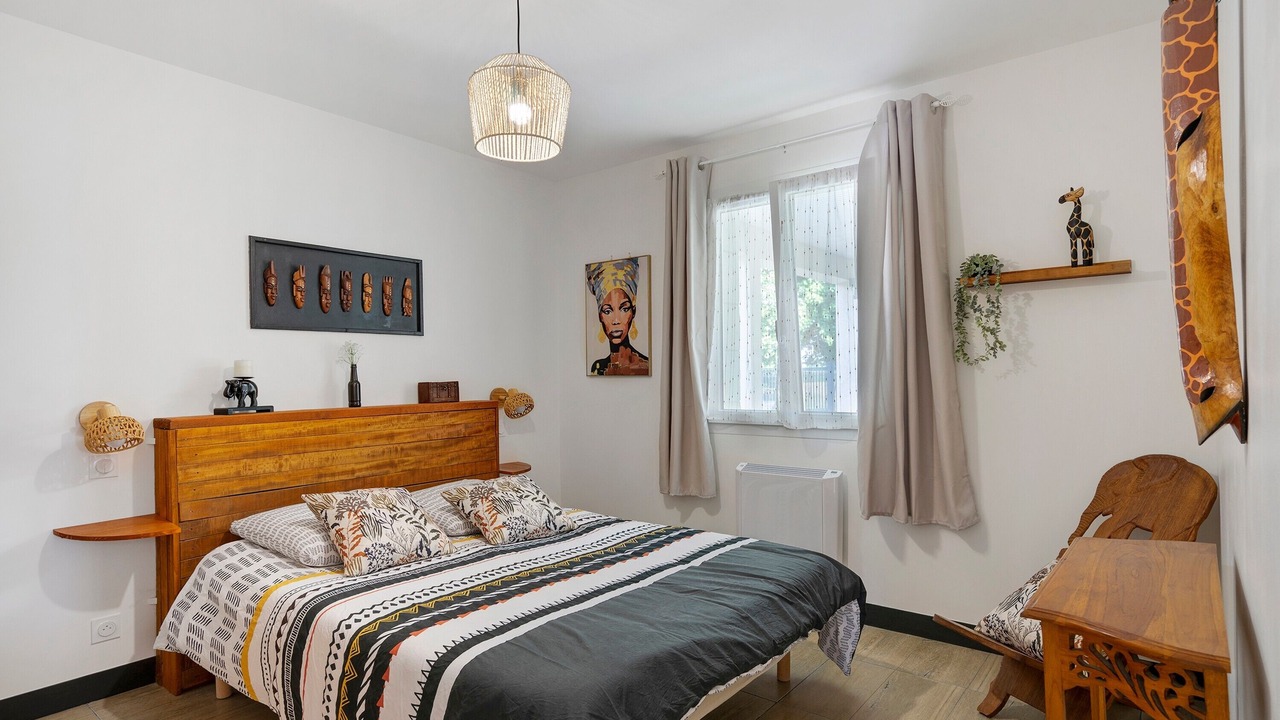Photo of Bedroom in Villars-en-Pons