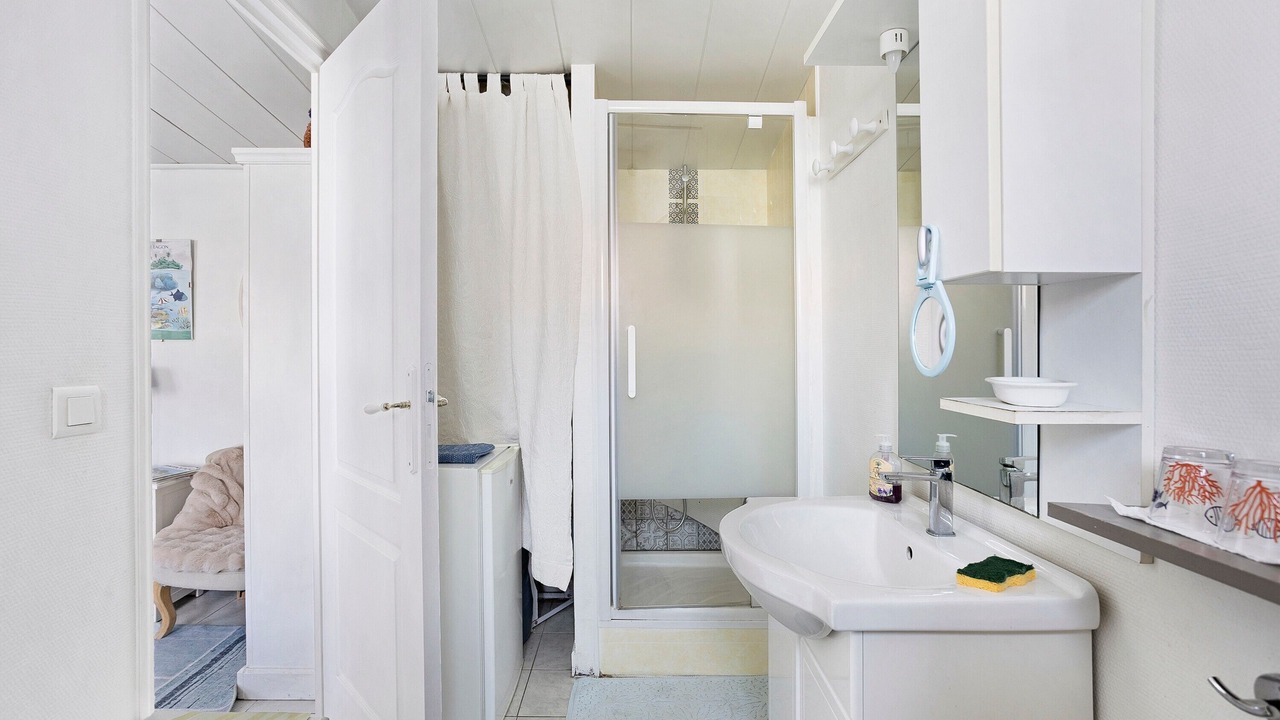 Photo of Bathroom in La Jarrie