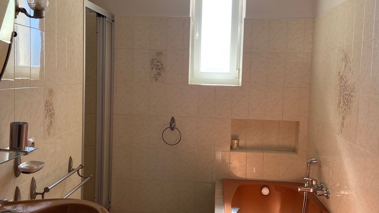 Photo of Bathroom in Rouffignac