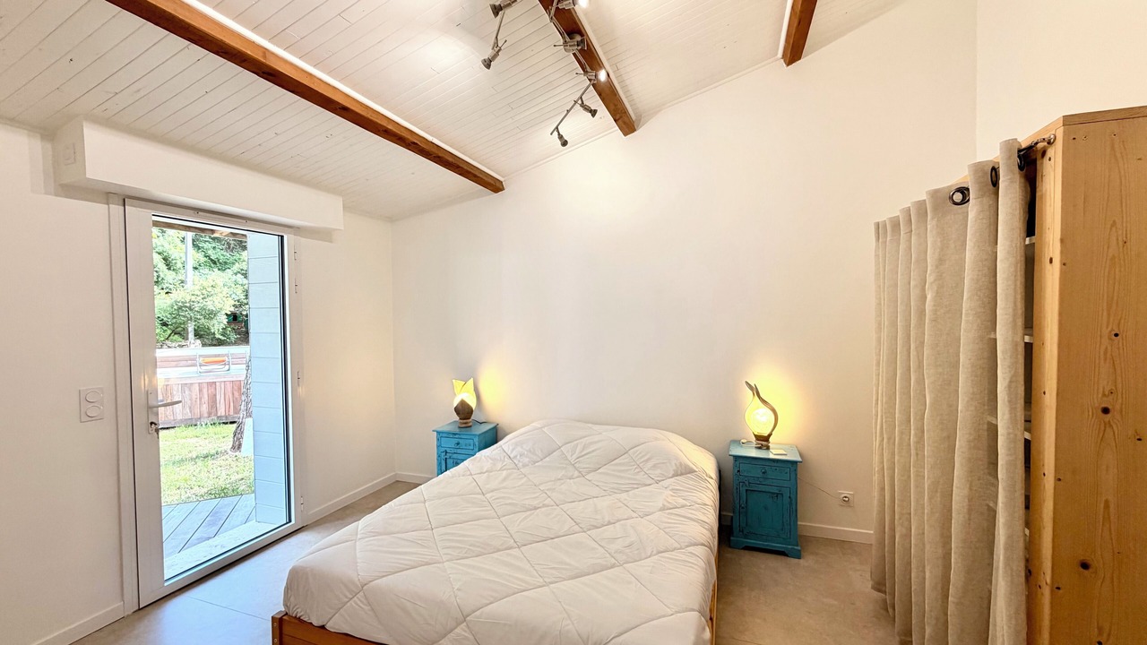Photo of Bedroom in Meounes-les-Montrieux