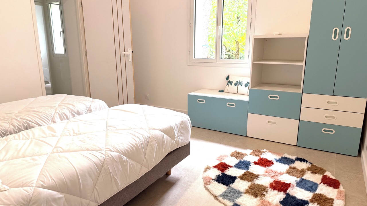 Photo of Bedroom in Meounes-les-Montrieux