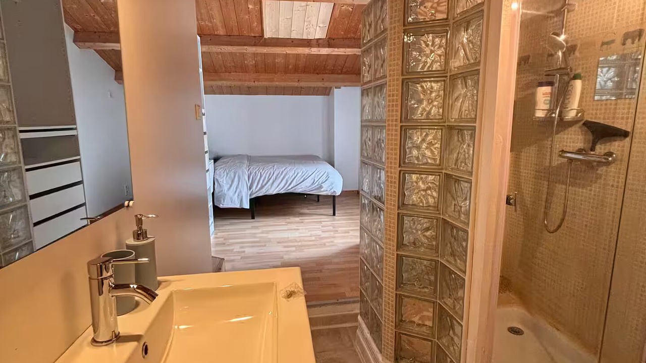 Photo of Bathroom in Nalliers