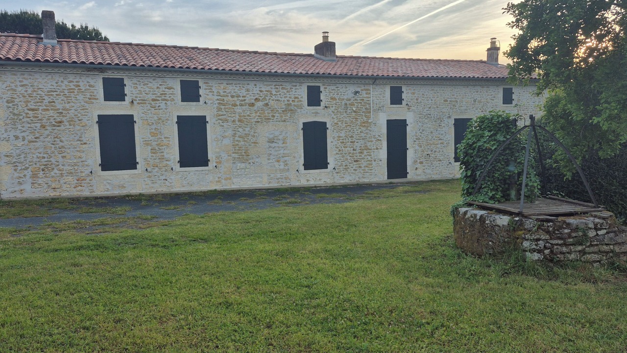 Photo of Outdoor in Montpellier de Medillan