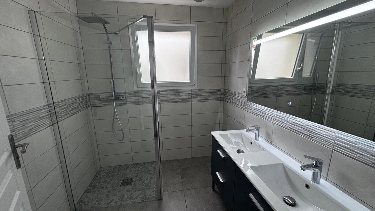 Photo of Bathroom in Soussans