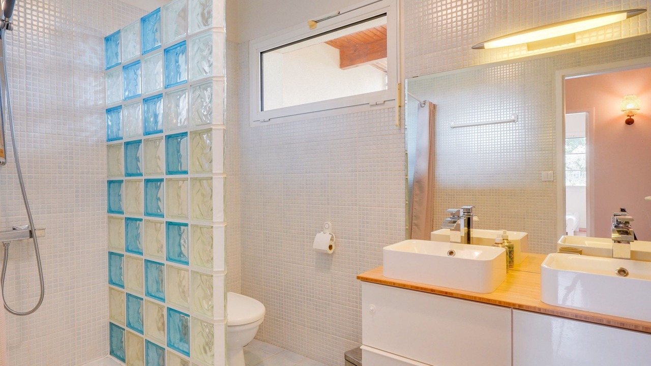 Photo of Bathroom in Camblanes-et-Meynac