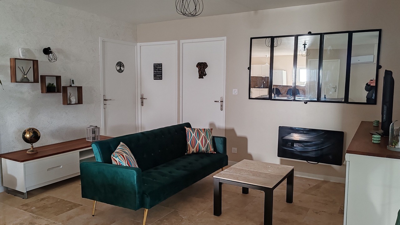 Photo of Livingroom in Villars-en-Pons