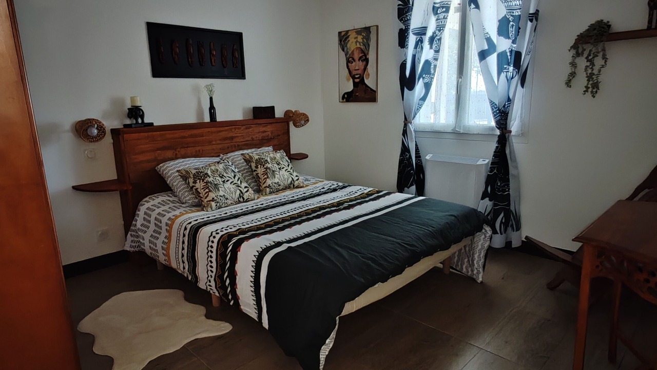 Photo of Bedroom in Villars-en-Pons