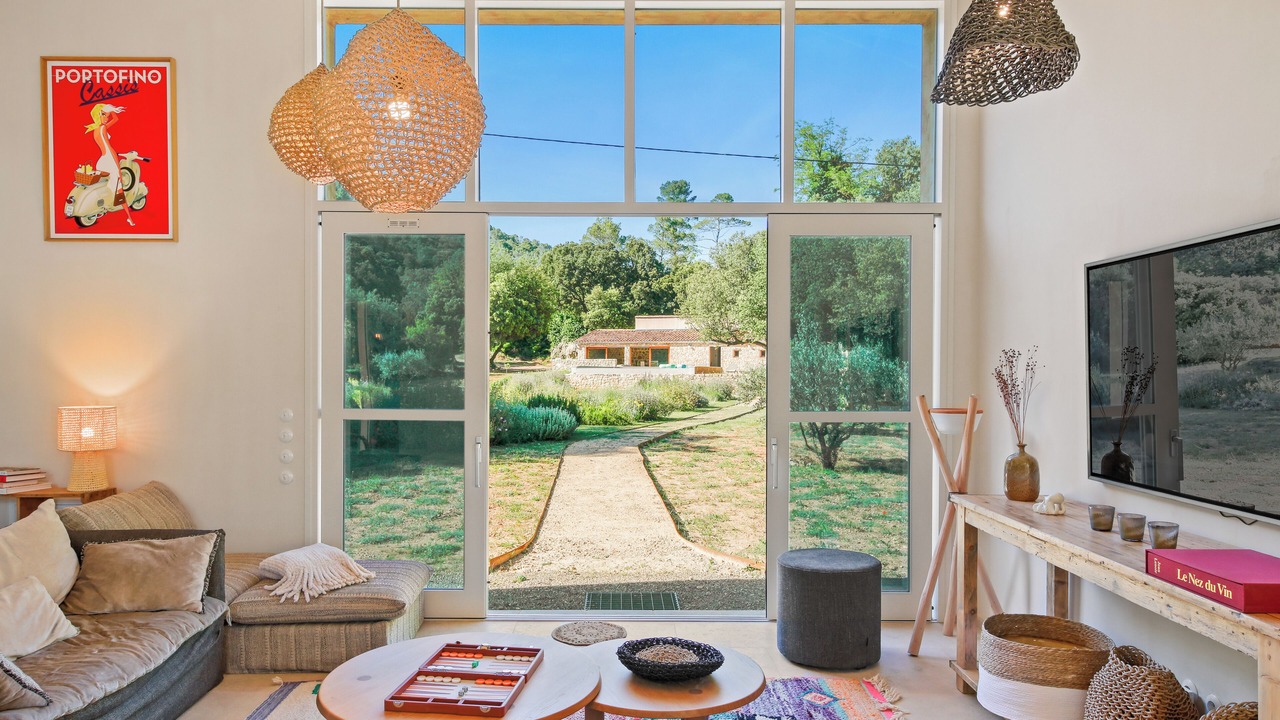 Photo of Livingroom in Meounes-les-Montrieux