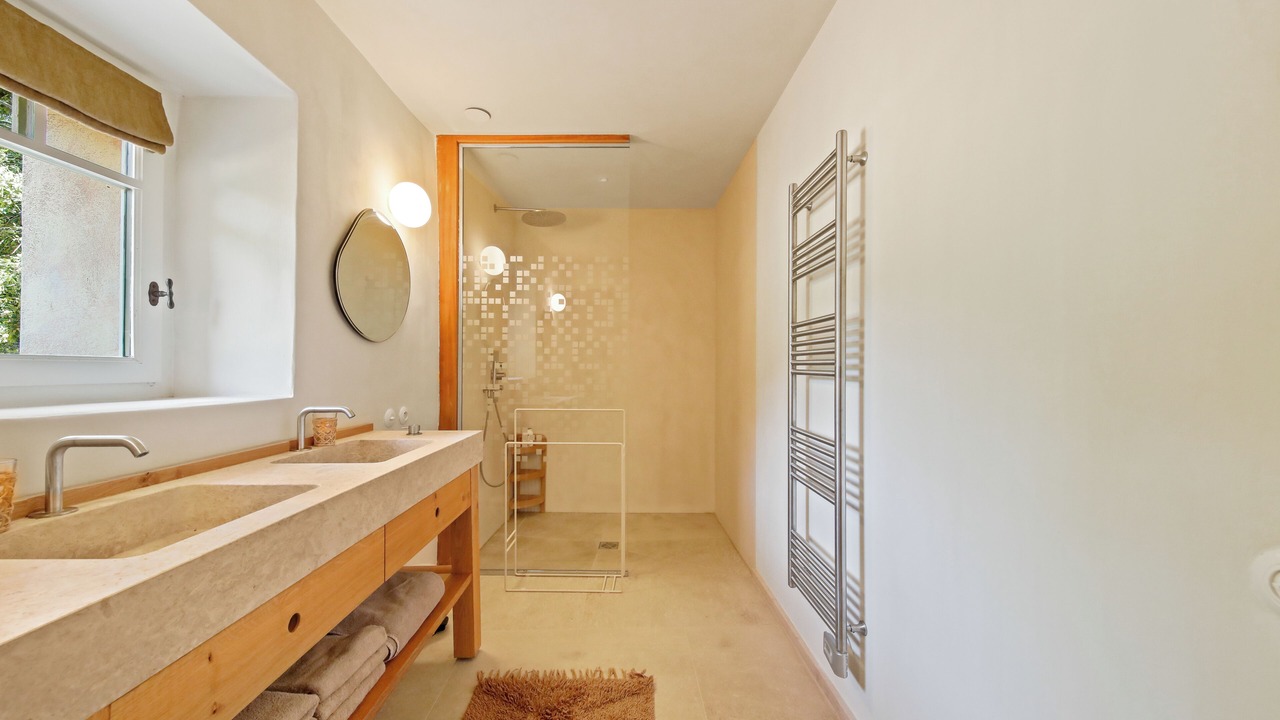 Photo of Bathroom in Meounes-les-Montrieux