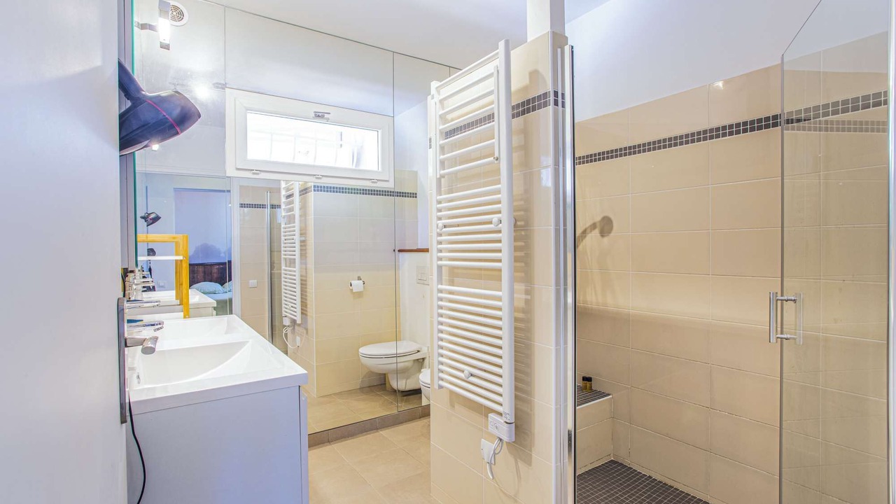 Photo of Bathroom in La Valette-du-Var