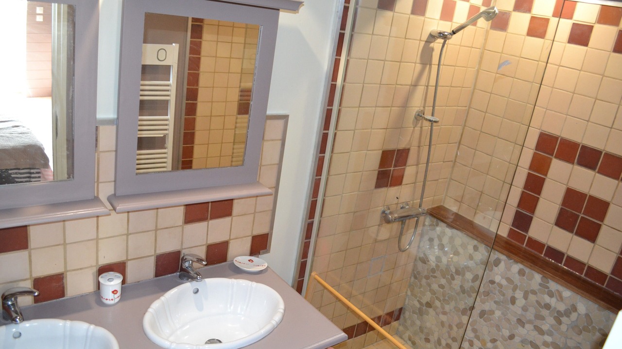 Photo of Bathroom in La Jarrie
