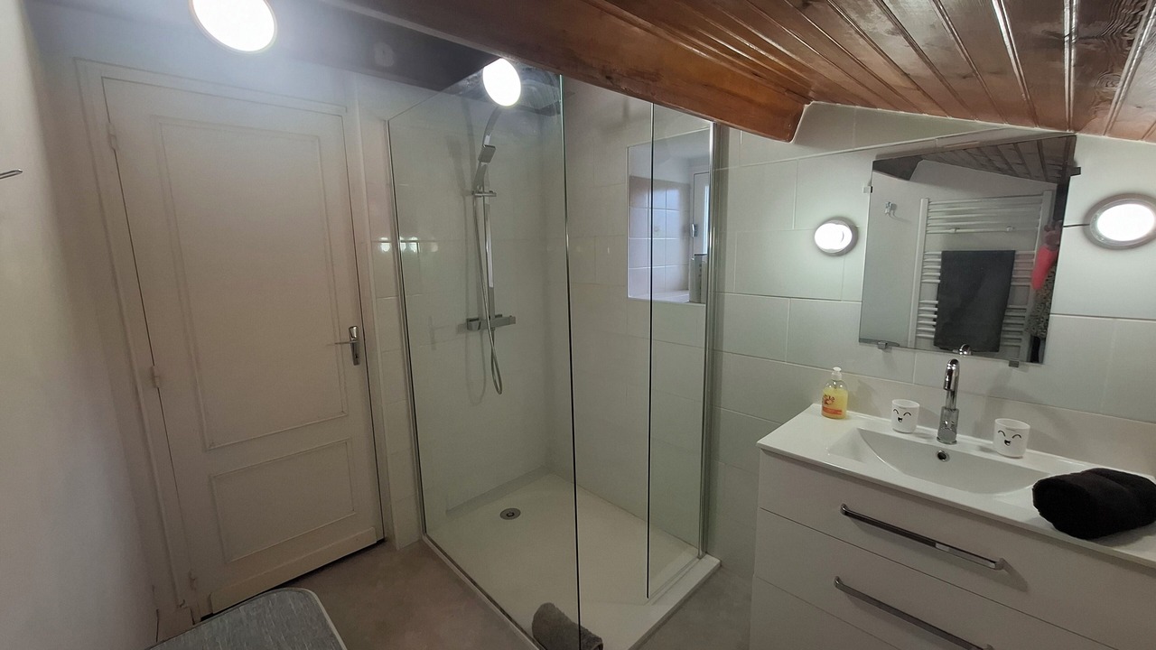 Photo of Bathroom in Saint-Aubin-de-Branne