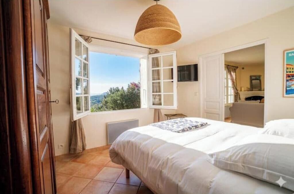 Photo of Bedroom in Ollioules