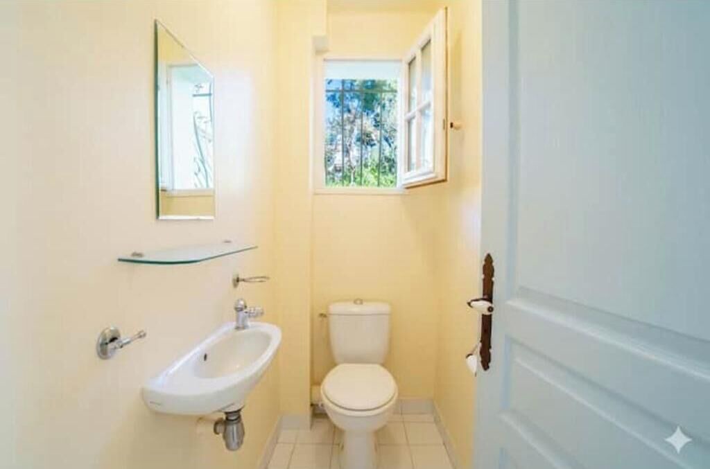 Photo of Bathroom in Ollioules